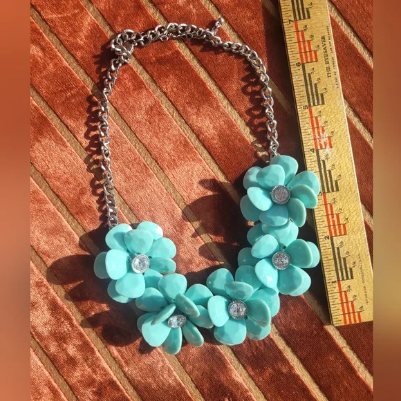 Vintage Floral Necklace - Picture 2 of 10